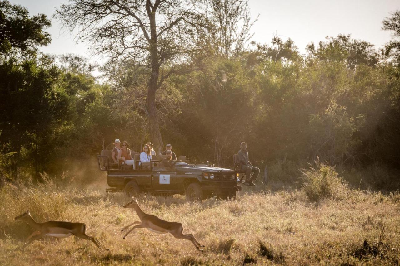 Umkumbe Bush Lodge - Luxury Tented Camp Саби-Санд-Гейм-Резерв Экстерьер фото